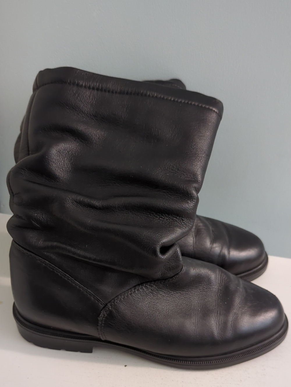 Husky Sz 6 Slouchy Black Leather Ankle Booties